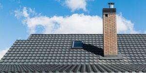 Hiring a Roofing Contractor vs. DIY Roof Replacement