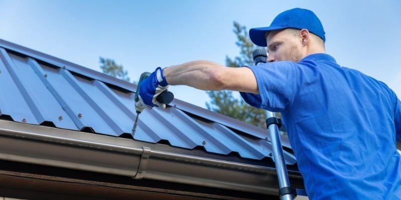 3 Benefits of Using Metal Roofing Contractors